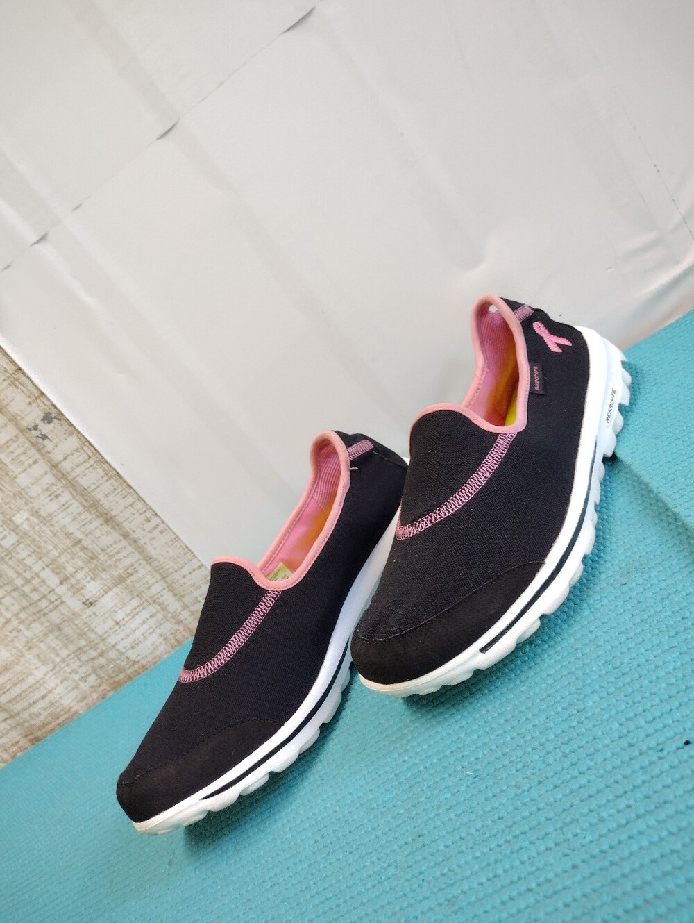 Skechers The Cure Deluxe Women's Go Walk Slip-On Sneakers Shoes - 9 - Picture 3 of 10
